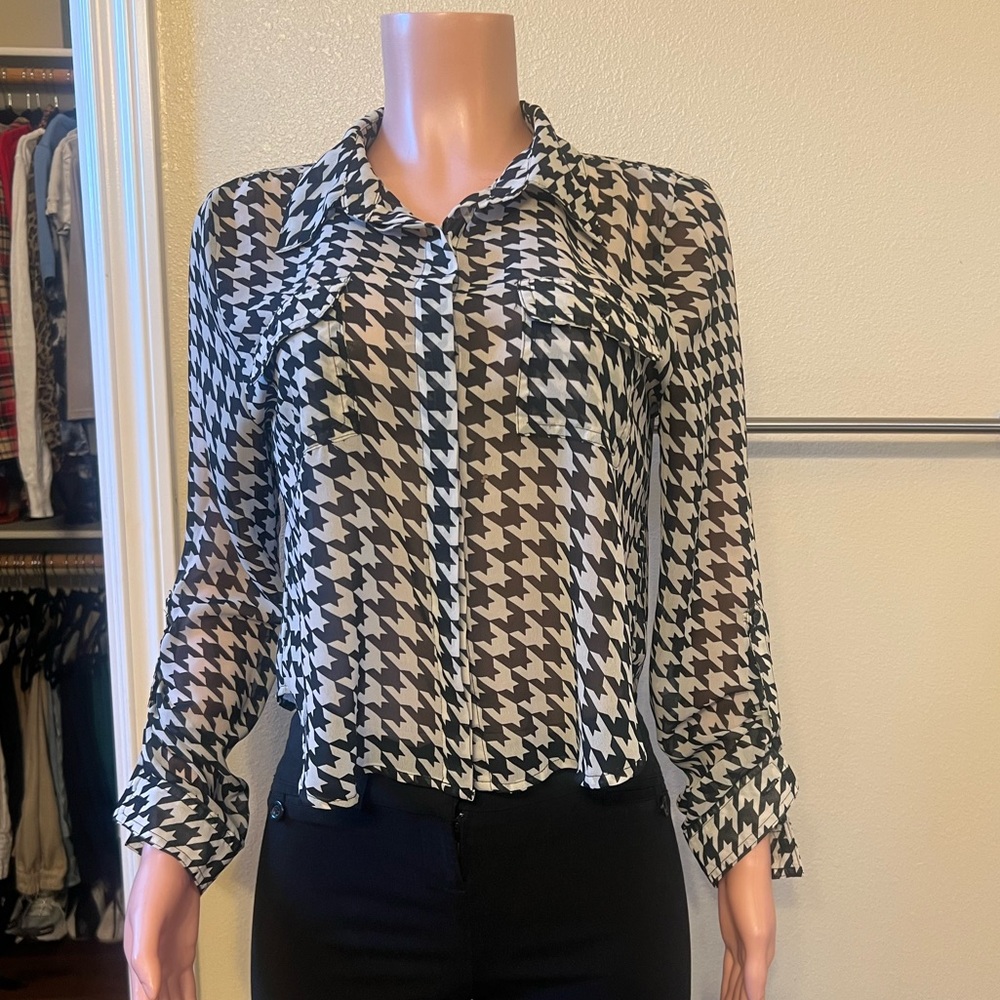 Ladies Houndstooth Sheer Button-Up Blouse - Black/White. Size M.